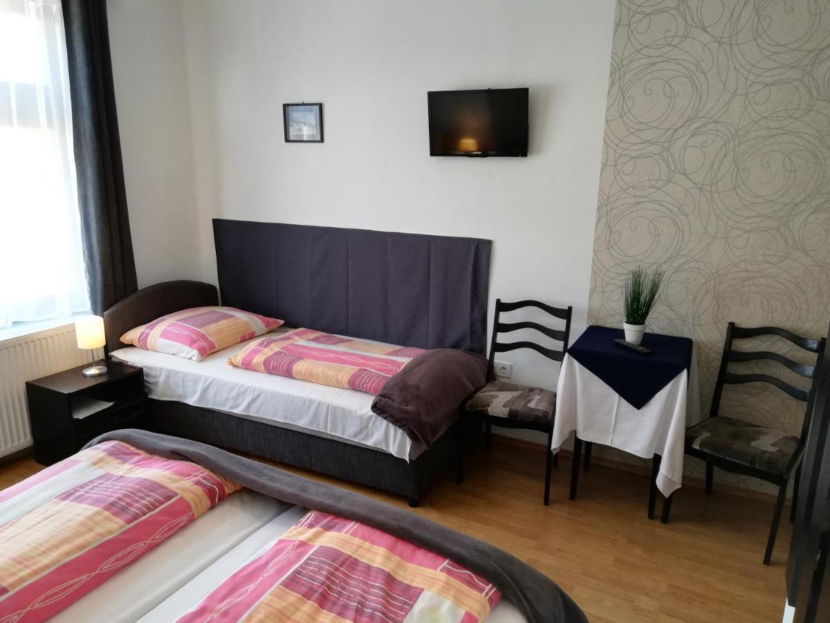 Eden Panzio Bed and Breakfast Eger Exteriör bild