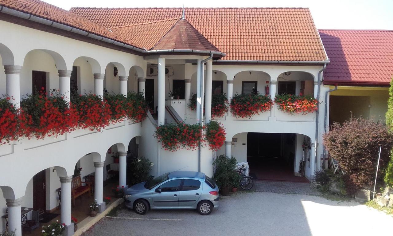 Eden Panzio Bed and Breakfast Eger Exteriör bild