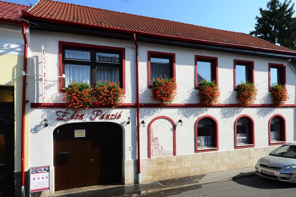 Eden Panzio Bed and Breakfast Eger Exteriör bild