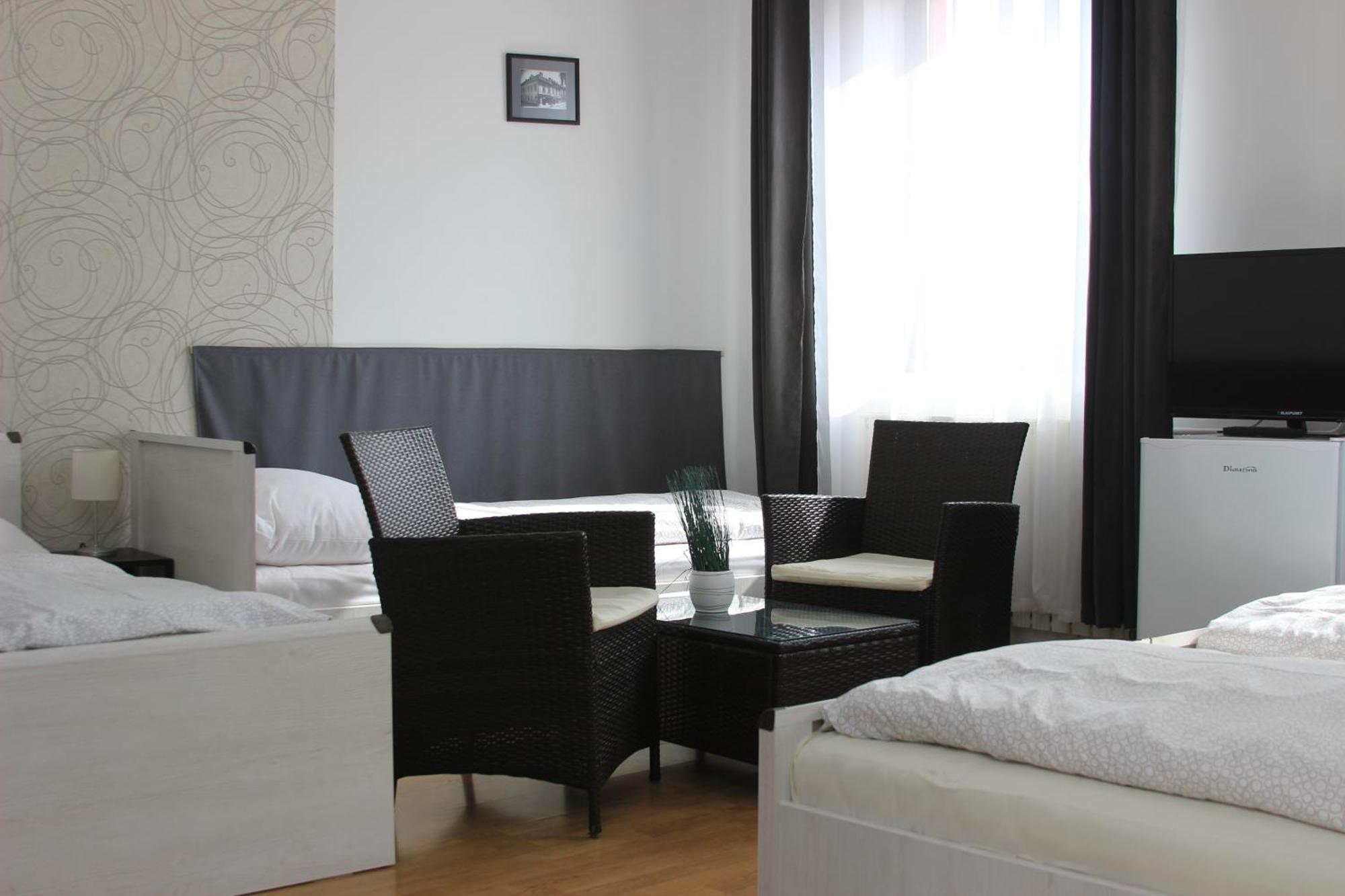 Eden Panzio Bed and Breakfast Eger Exteriör bild