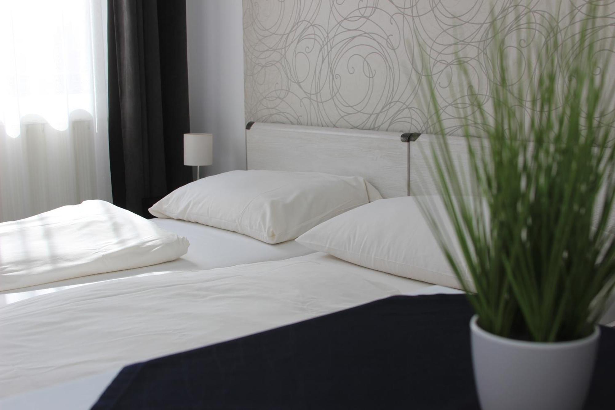 Eden Panzio Bed and Breakfast Eger Exteriör bild