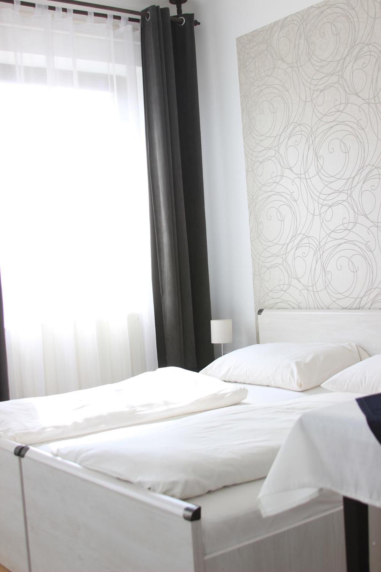 Eden Panzio Bed and Breakfast Eger Exteriör bild