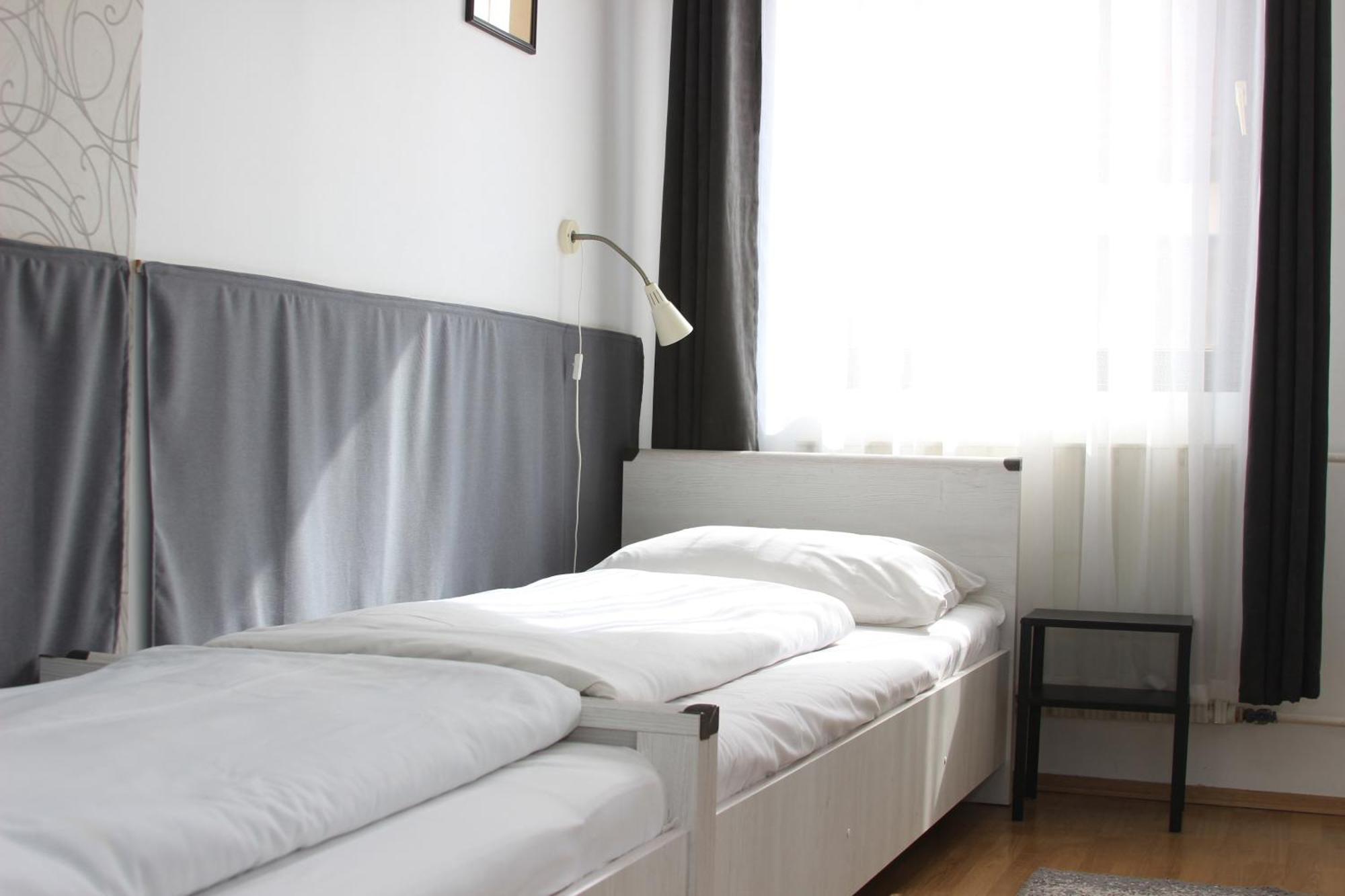 Eden Panzio Bed and Breakfast Eger Exteriör bild