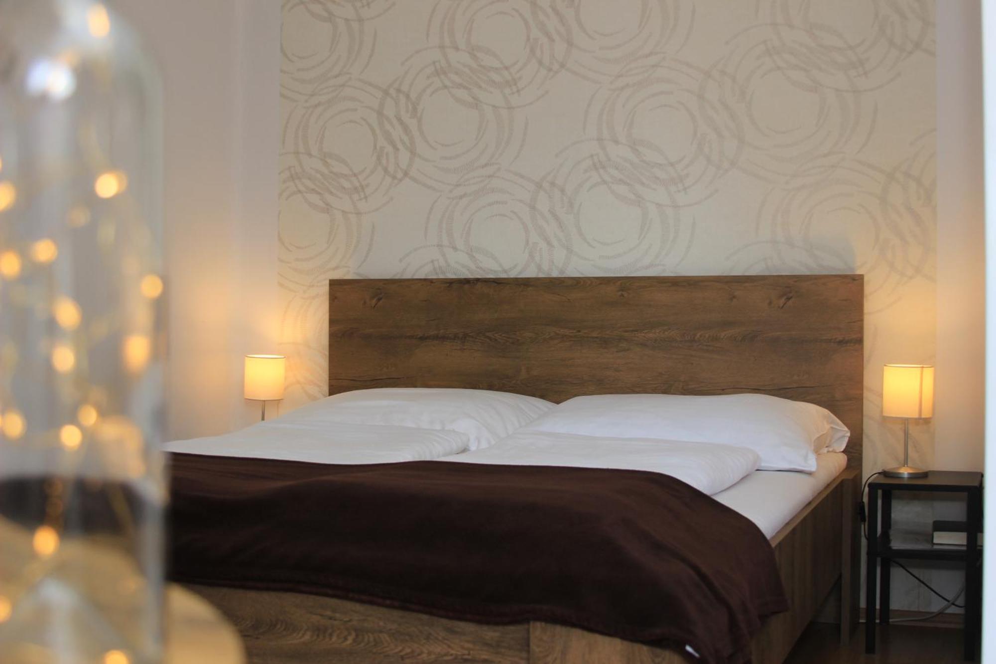 Eden Panzio Bed and Breakfast Eger Exteriör bild