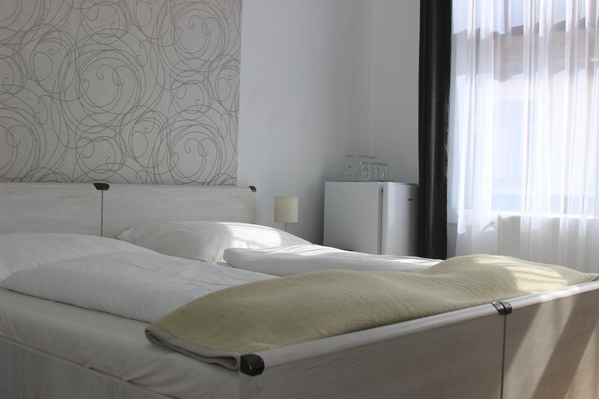 Eden Panzio Bed and Breakfast Eger Exteriör bild