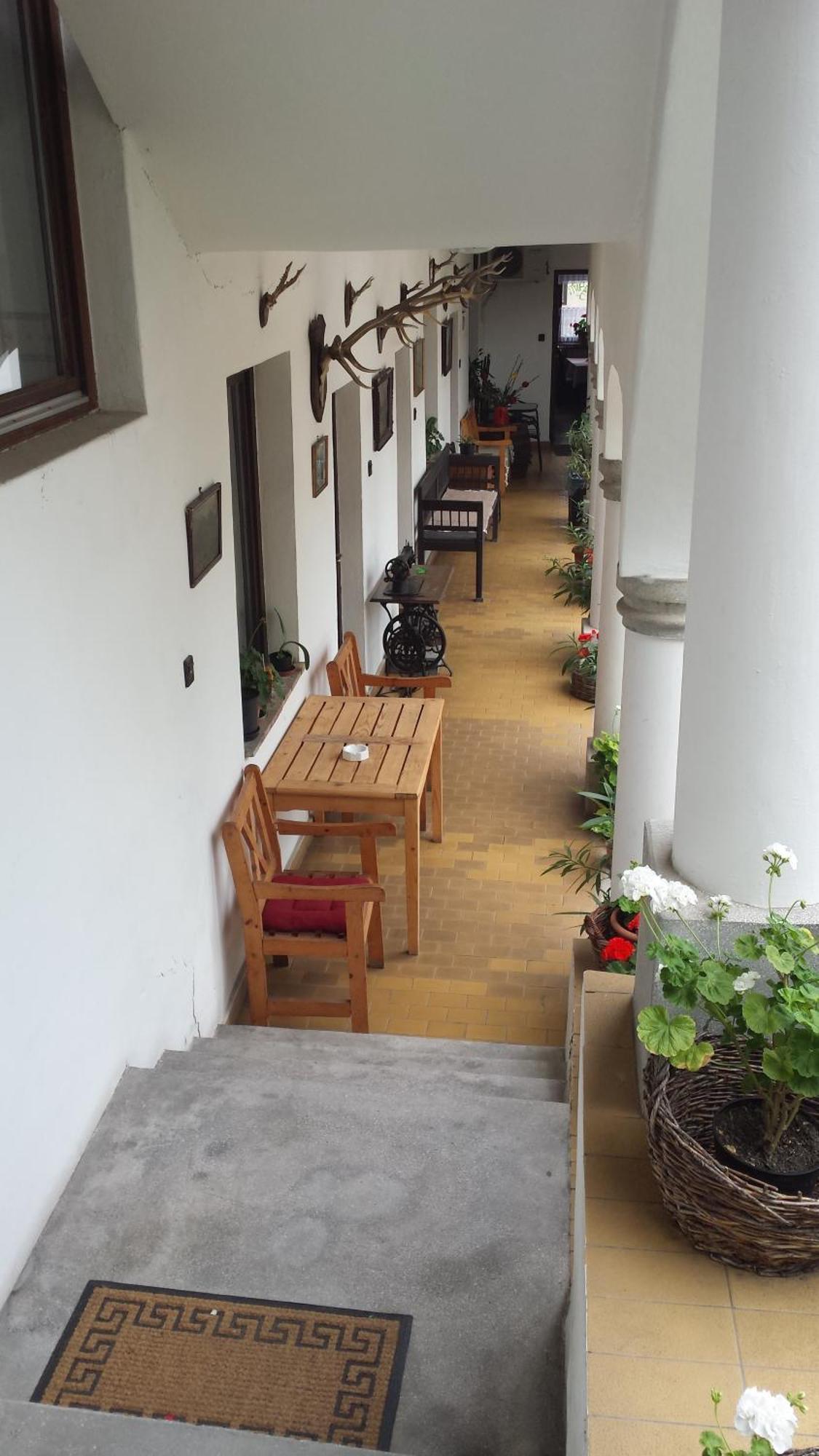 Eden Panzio Bed and Breakfast Eger Exteriör bild