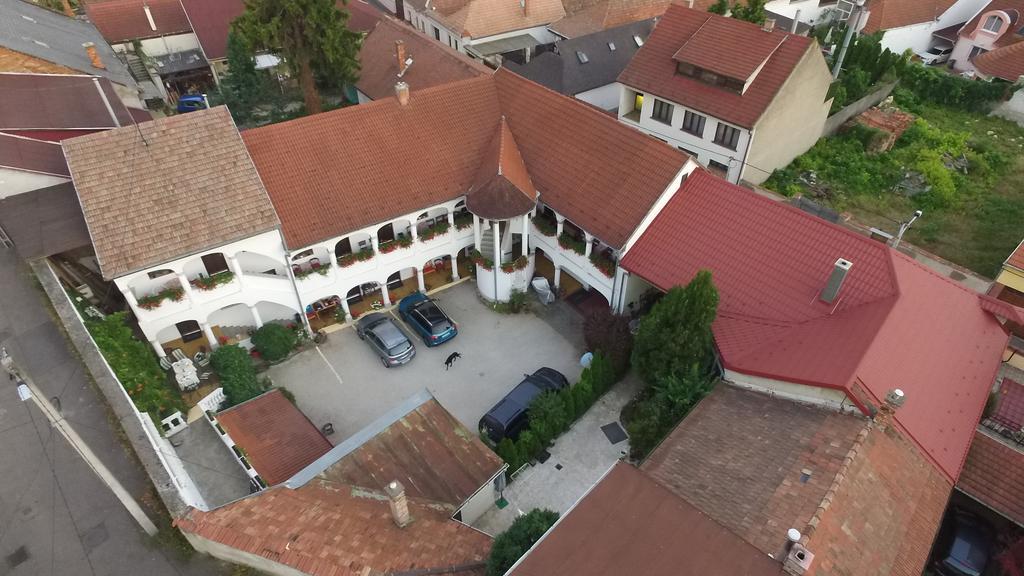 Eden Panzio Bed and Breakfast Eger Exteriör bild