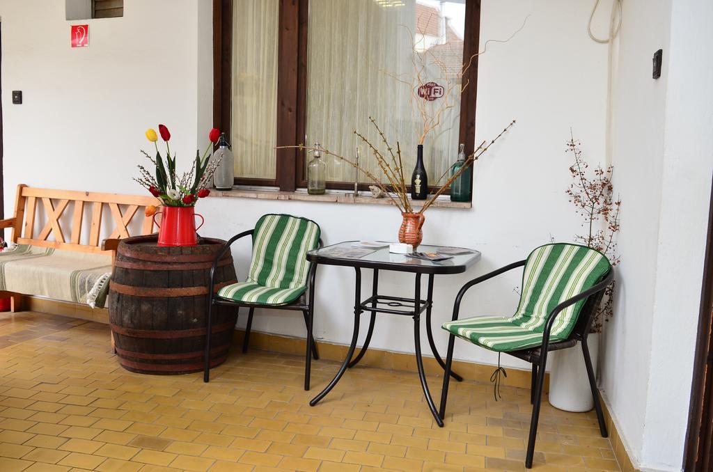 Eden Panzio Bed and Breakfast Eger Exteriör bild