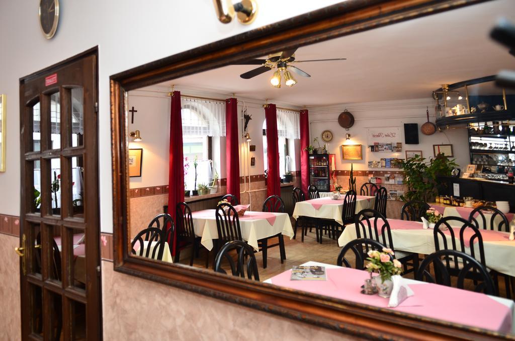 Eden Panzio Bed and Breakfast Eger Exteriör bild