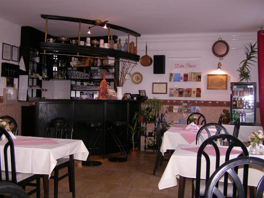 Eden Panzio Bed and Breakfast Eger Exteriör bild