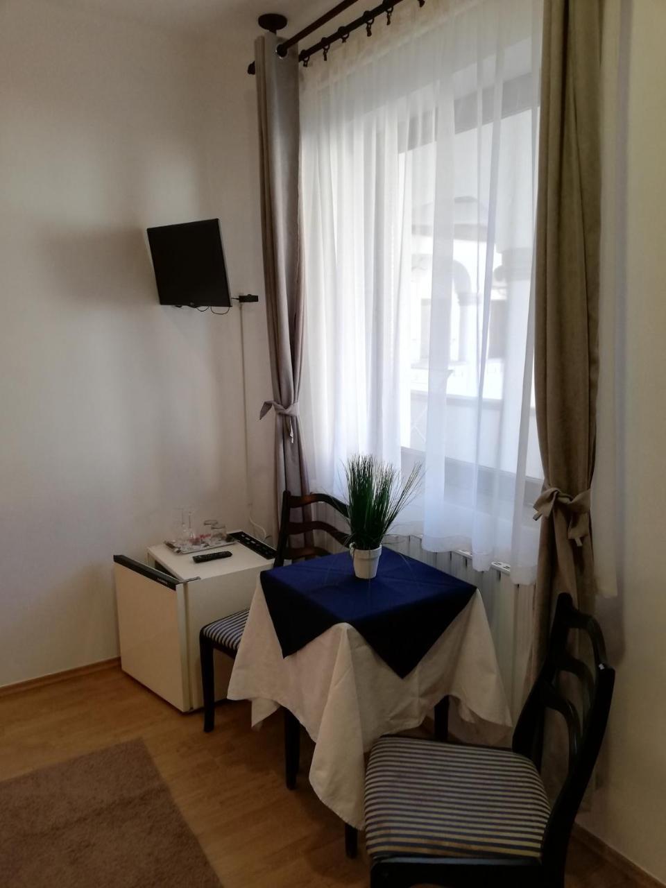 Eden Panzio Bed and Breakfast Eger Exteriör bild