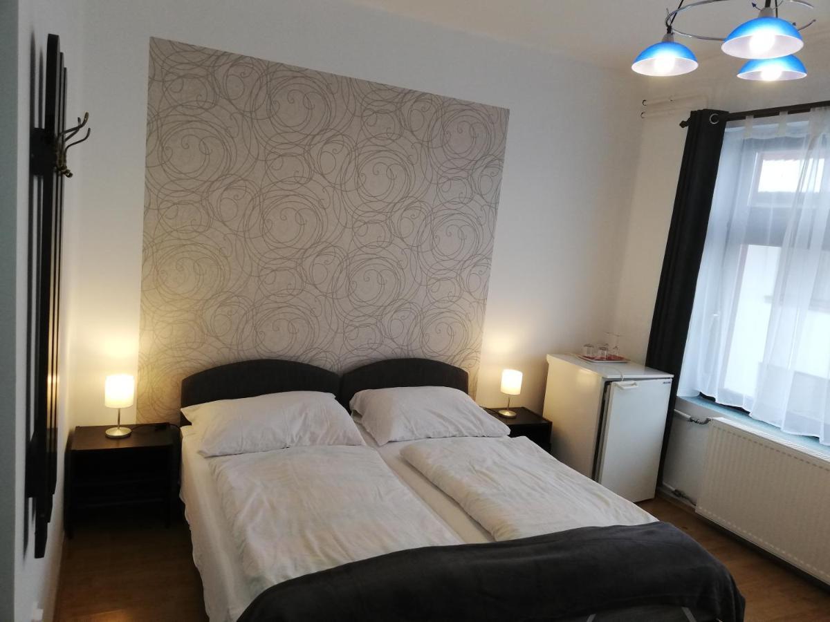 Eden Panzio Bed and Breakfast Eger Exteriör bild