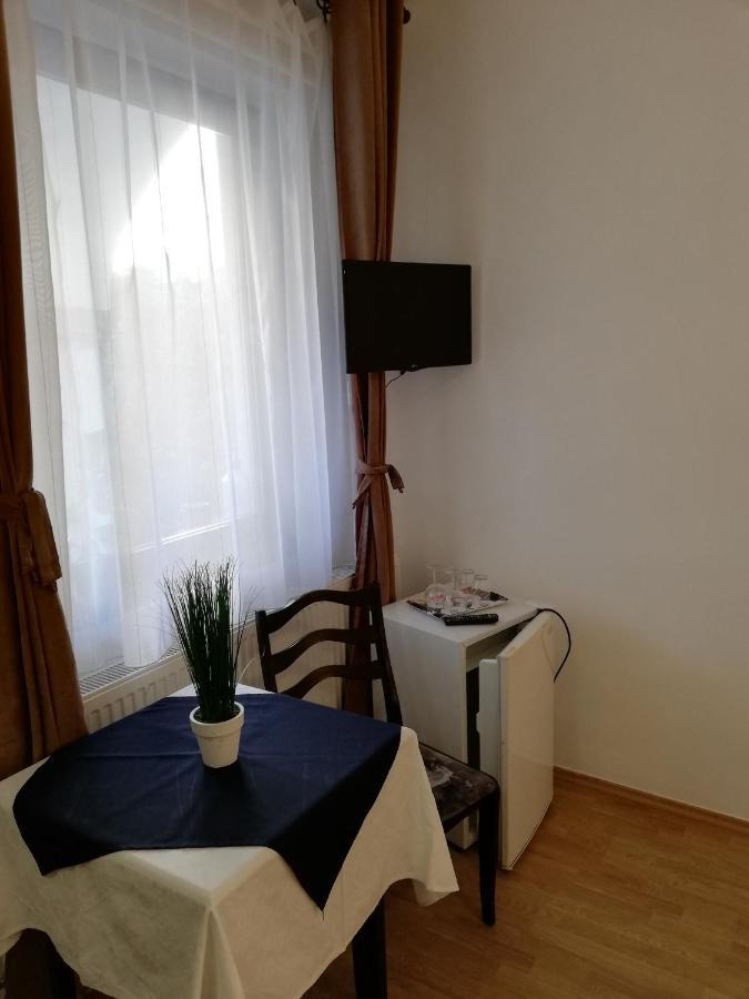 Eden Panzio Bed and Breakfast Eger Exteriör bild